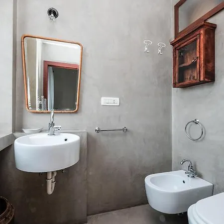 San Giovanni Flair 3 Bedroom Apt. Roma