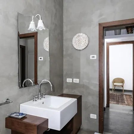 San Giovanni Flair 3 Bedroom Apt. Roma