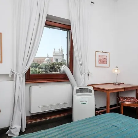 San Giovanni Flair 3 Bedroom Apt. Roma