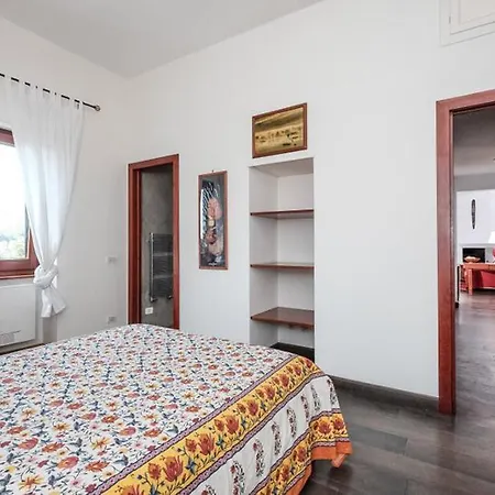 Apartamento San Giovanni Flair 3 Bedroom Apt. *