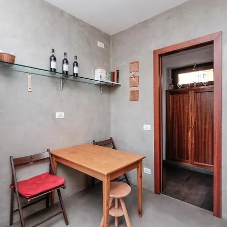 San Giovanni Flair 3 Bedroom Apt. Roma