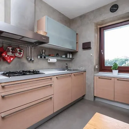 San Giovanni Flair 3 Bedroom Apt. Roma
