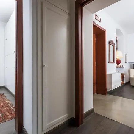 San Giovanni Flair 3 Bedroom Apt. Roma