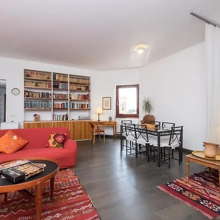 San Giovanni Flair 3 Bedroom Apt. Roma